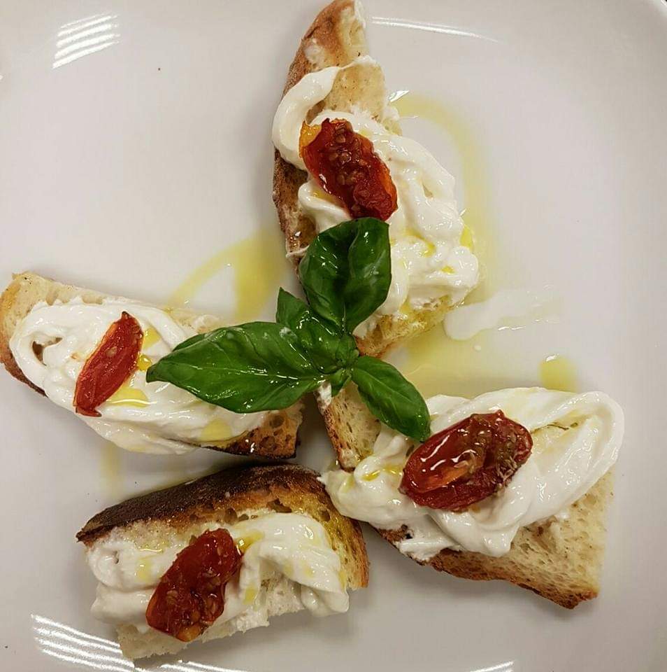 Bruschetta tricolore alla coratina