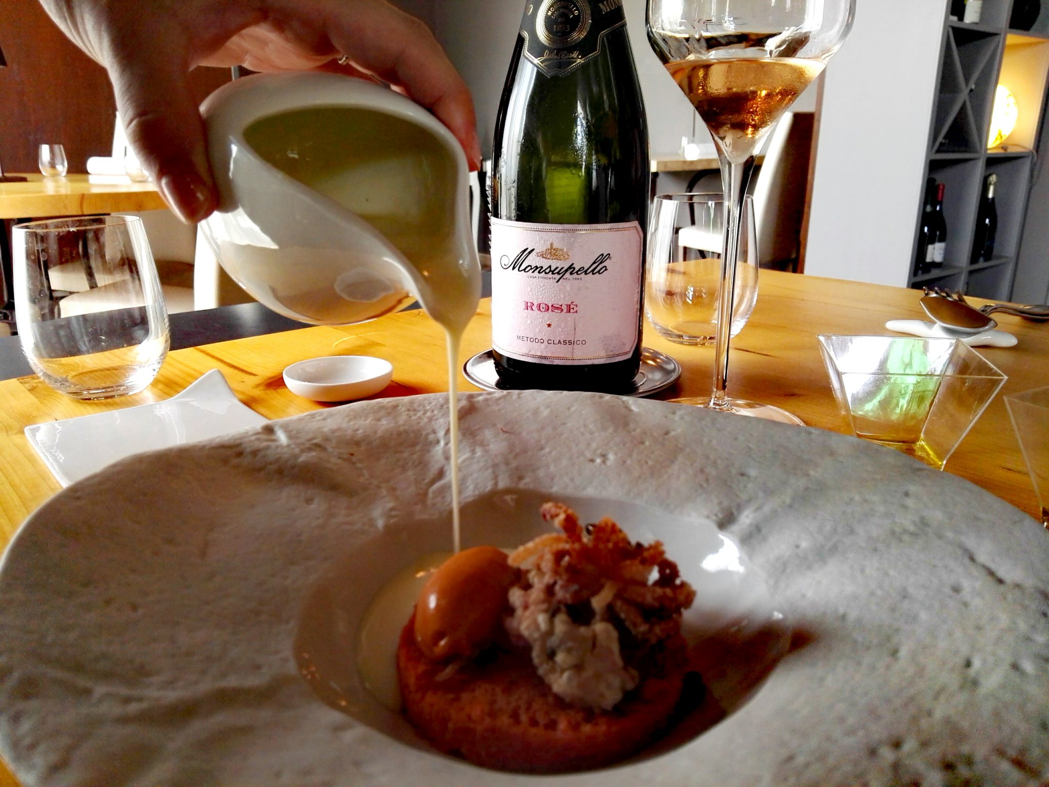 Il talento versatile di Simone Nardoni nel concept del ristorante Essenza